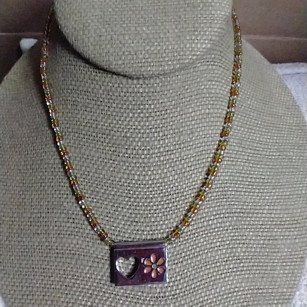 Silvertone beaded green orange heart 💜 ❤️ flower 💐 floral lia Sophia necklace